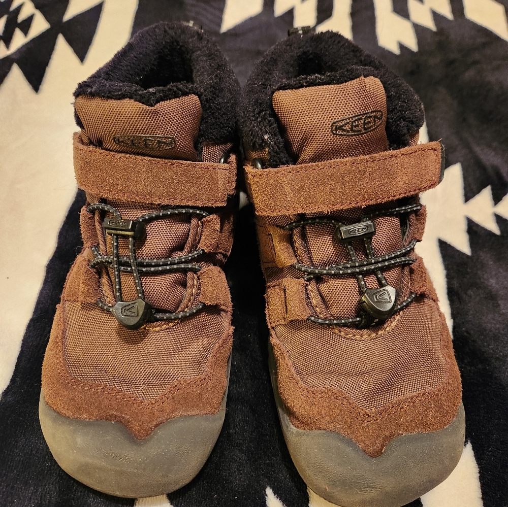 KEEN Boys Size 2 Boots